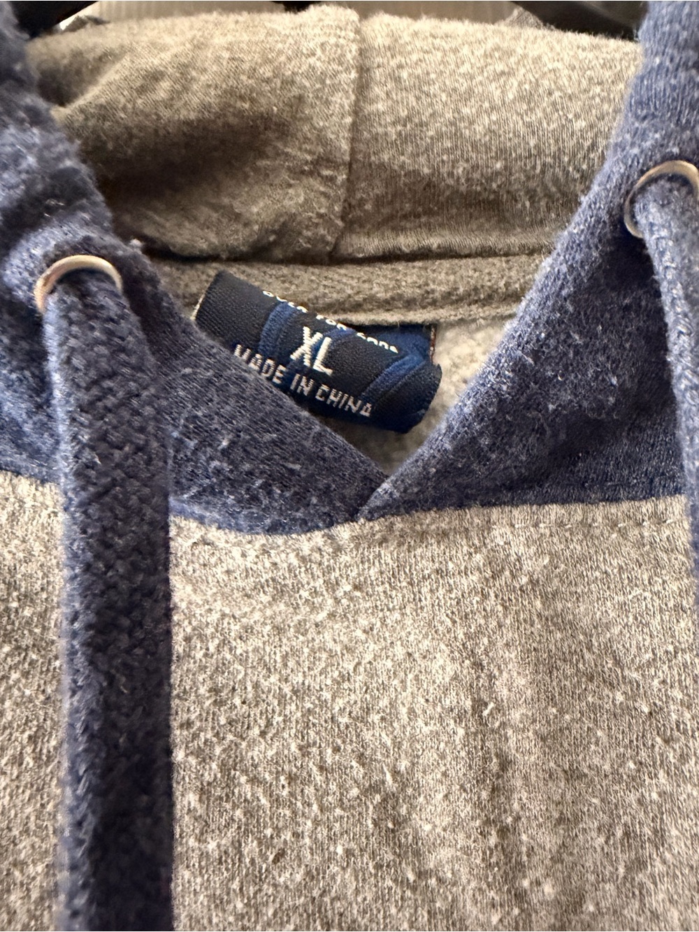 Men’s XL Hoodie - Picture 2 of 2